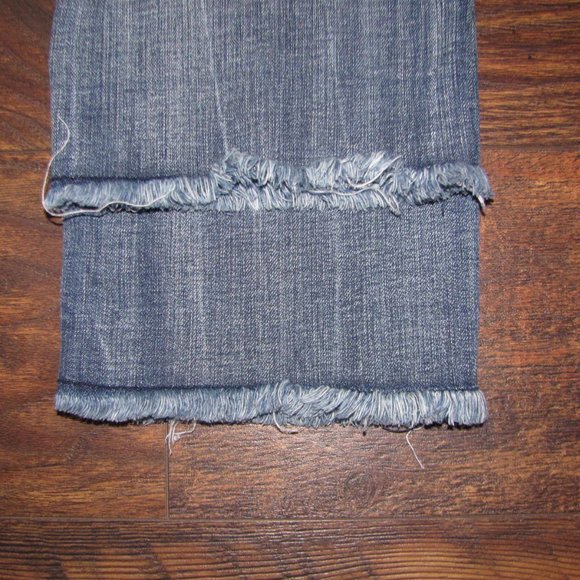 Miss Me Jeans Size 28 Signature Cuffed Capri studded embellished distressed - Picture 10 of 12